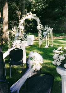 CEREMONY, OUTDOOR  DECORATIONS, COLOMN, ARCH AND PEWS RENTAL